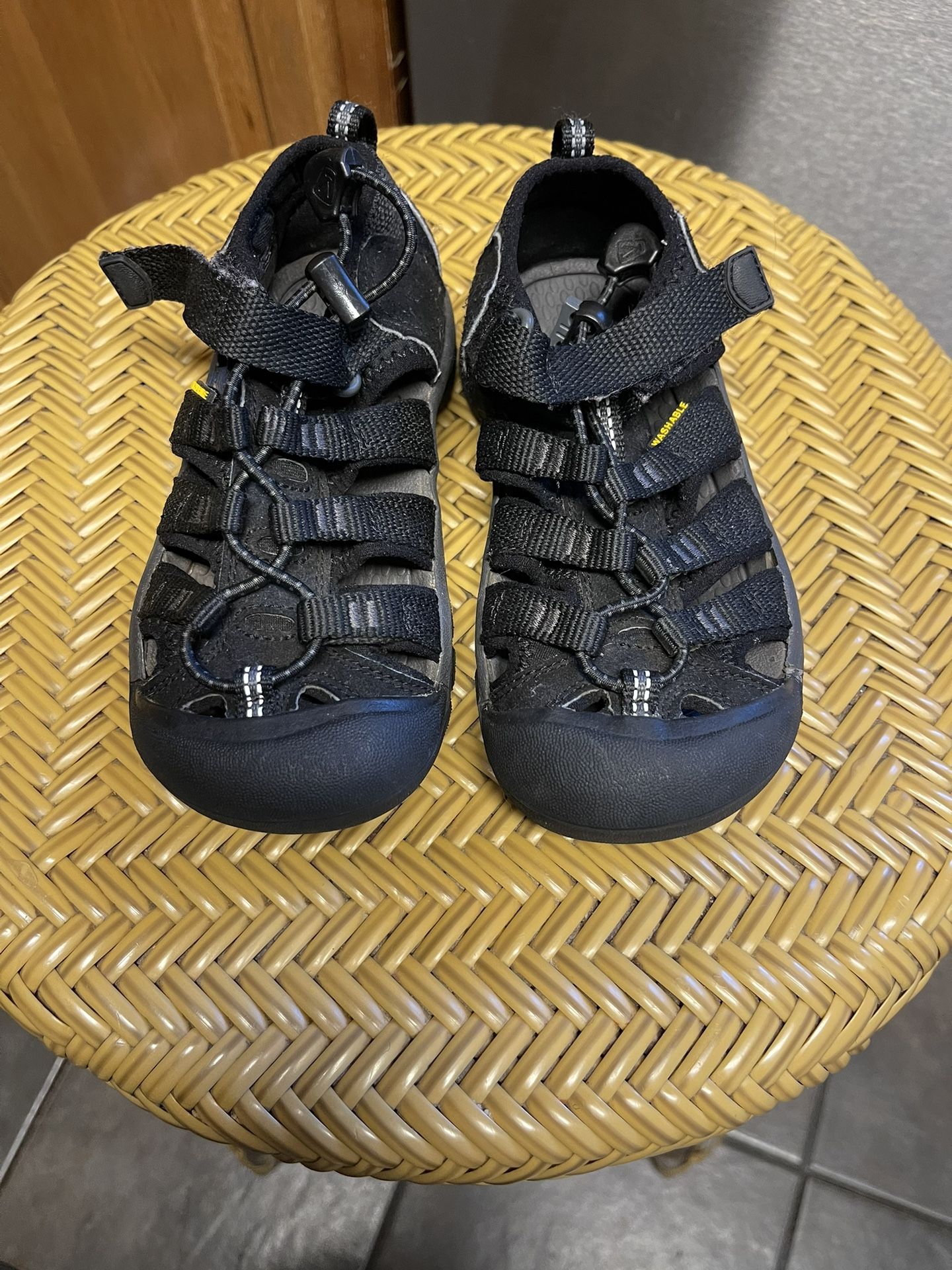 KEEN Unisex Kid Newport H2 Sandal $25
