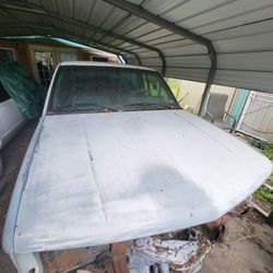 88-98 Chevy Obs Hood used 