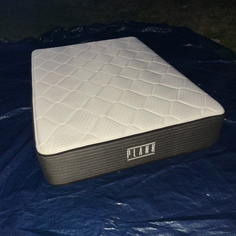 Plank Firm Luxe, Full, Cover: GlacioTex Cooling Cover Like New, Perfect Condition
