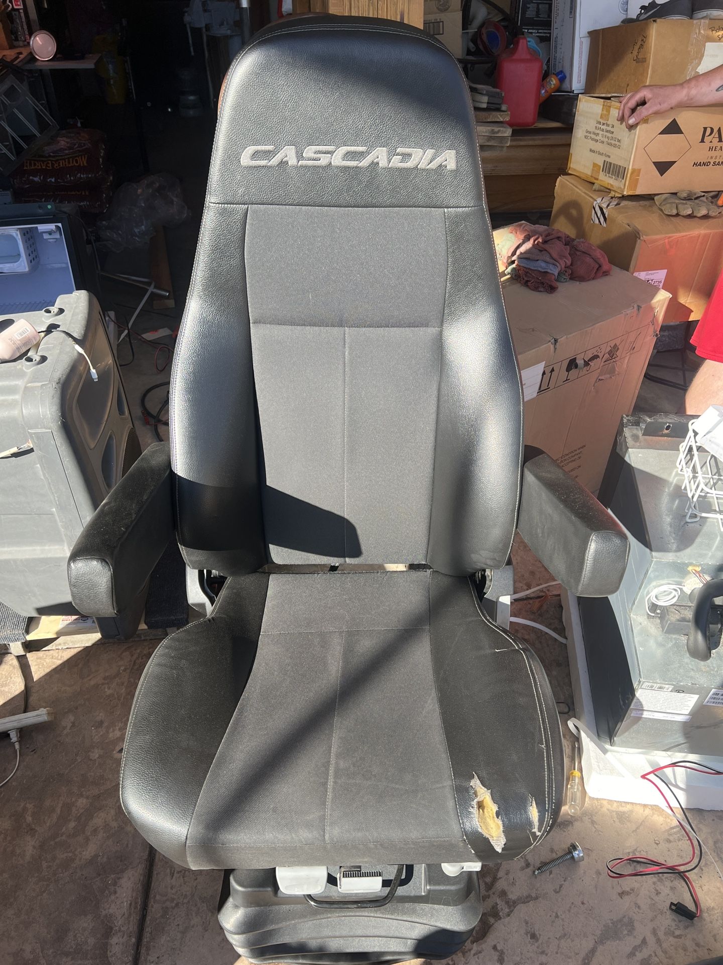 Freightliner Cascadia Drivers Seat Black Leather (used)