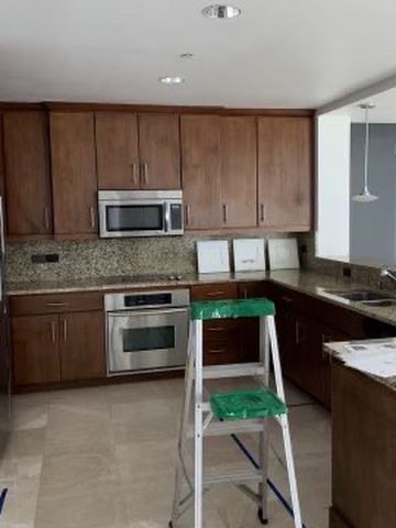 Used kitchen cabinets in good condition.
