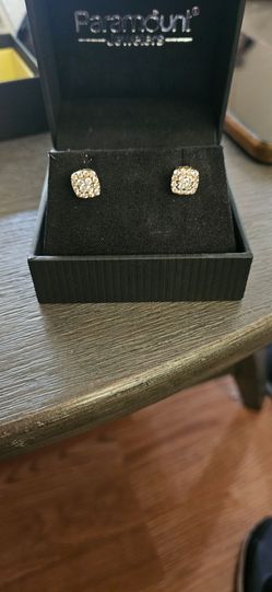 10 kt diamond earrings 0.88 cttw