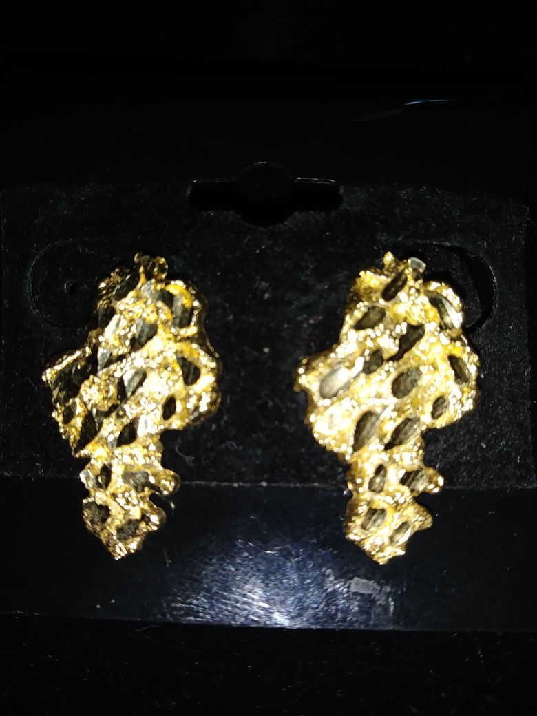 10k Nugget earings