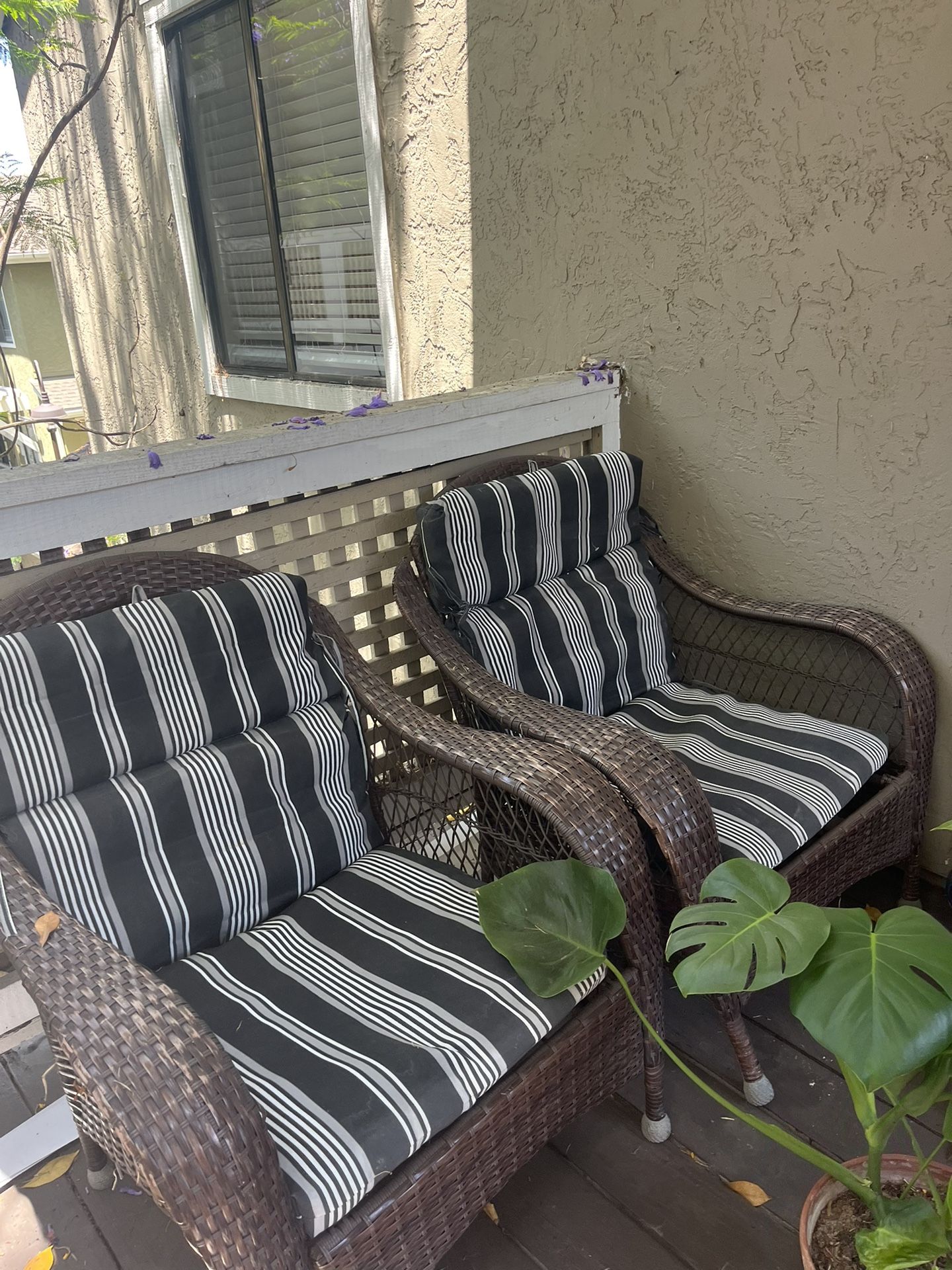 Outdoor/ Patio Furniture Set Of Three Chairs