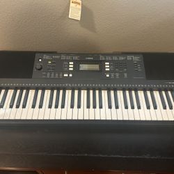 Yamaha 76 Keyboard Piano