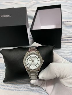 citizen eco-drive women’s day date crystal accents