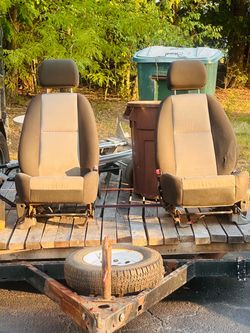 Pair of Chevy Silverado Front Seats