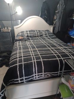 Full size bed