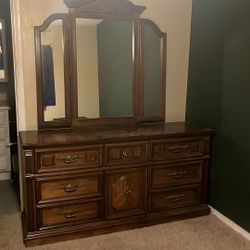 Dresser With Mirror