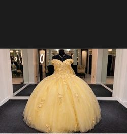 Light yellow Quinceañera gown