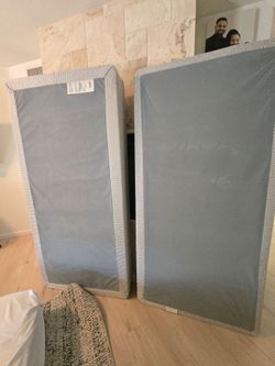 Split King Box Spring/Foundation Set – Excellent Condition