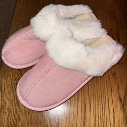 NEW Ladies Suede Insulated Pink Slippers size 10/11 