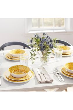 NIB Melamine Dinnerware Set, 12-piece