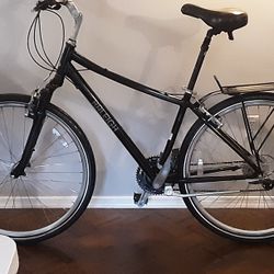 🚵‍♀️🚵‍♂️🚵‍♂️LIKE NEW ....RALEIGH ROUTE  MENS Large 700 Tires