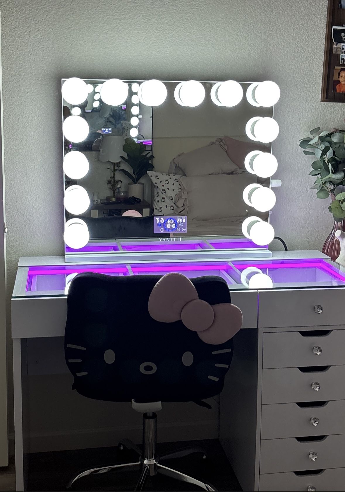 Hello Kitty Vanity Chair