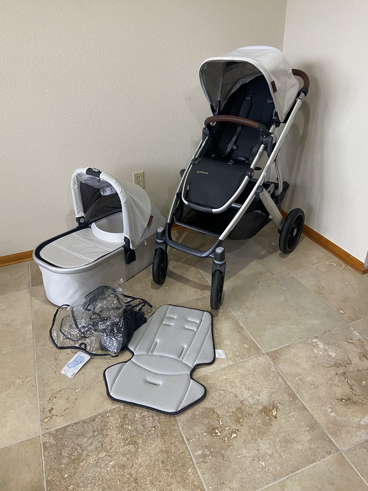 Uppababy Vista V2 Stroller With Bassinet White