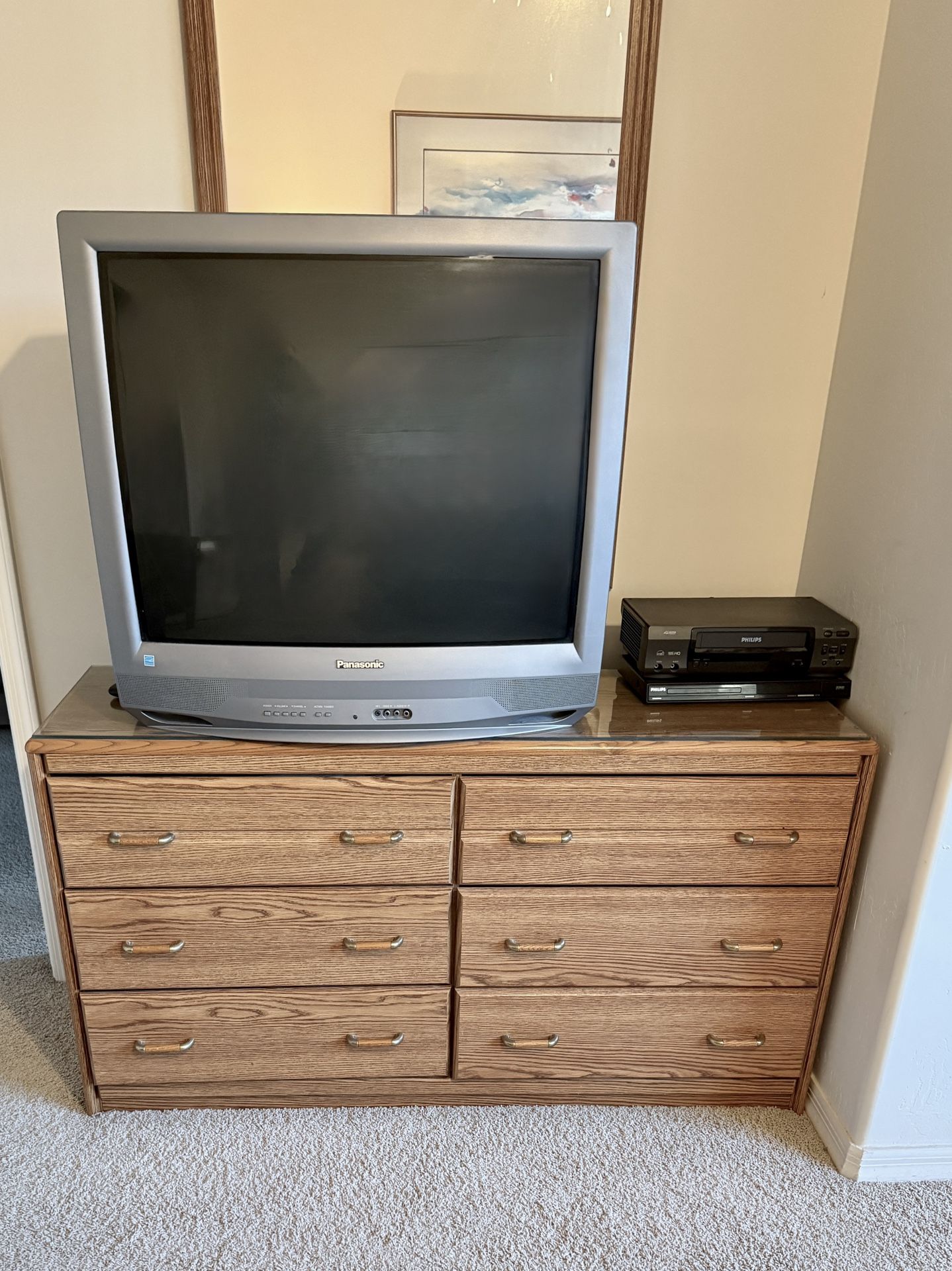 Beautiful Queen Bedroom Set-Looks New