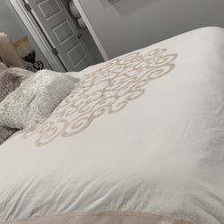 Z Gallery Dovet Cover