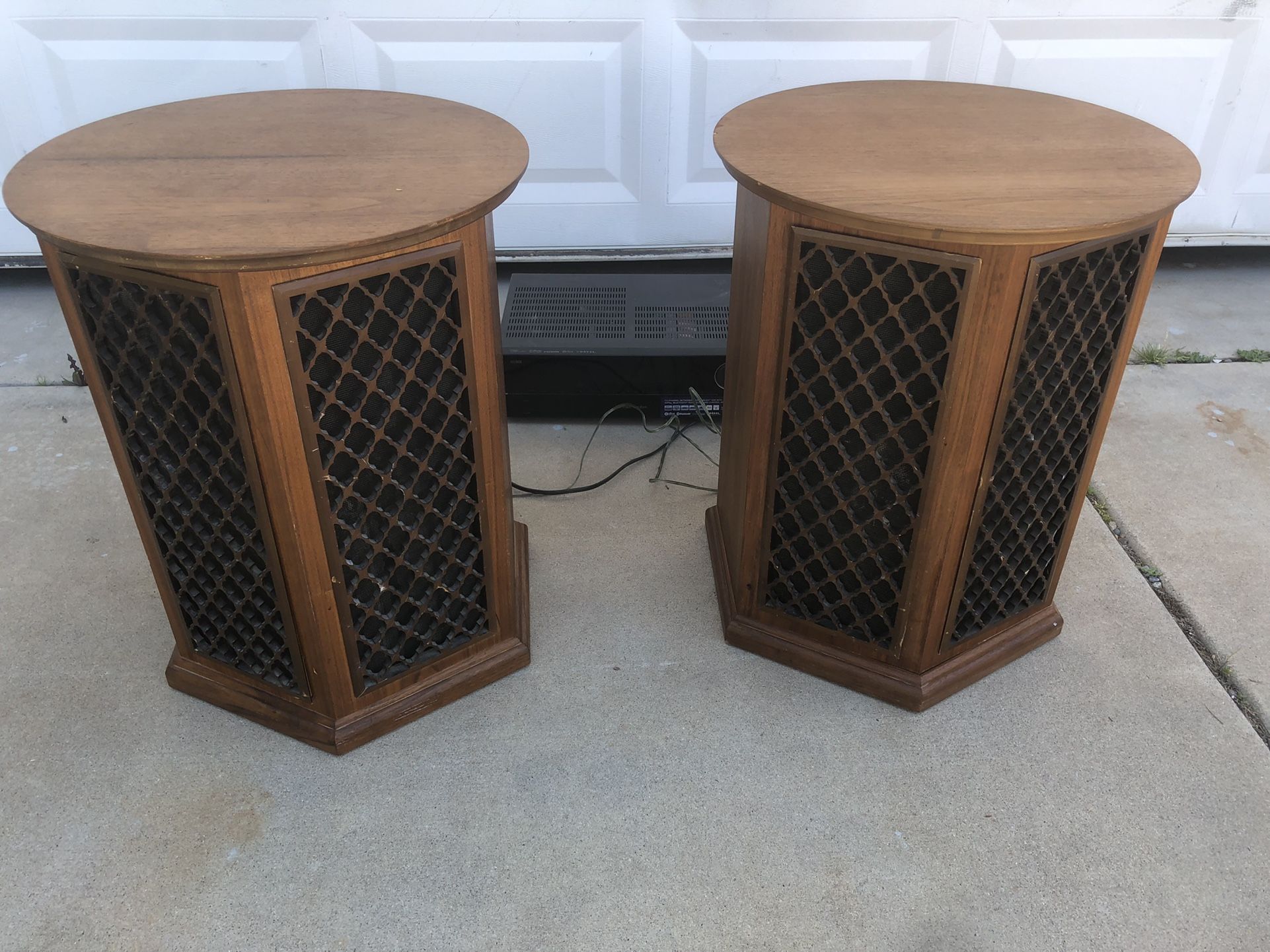 1970 realistic Optimus 6 speaker tables