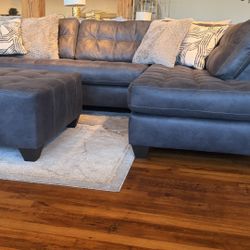 New Gray color 2 pc sectional sofa with ottoman