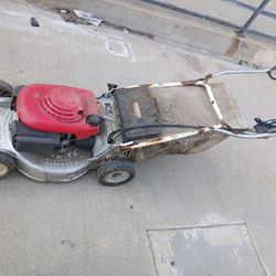 Honda self propelled mower with clutch blade activation and grass catch bag $180