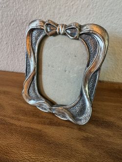 Pewter Silver/Toned Vintage Bow Frame Wallet Sized