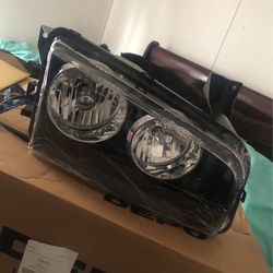 Both Keystone Collision Headlights Assembly's 2007 Dodge Charger