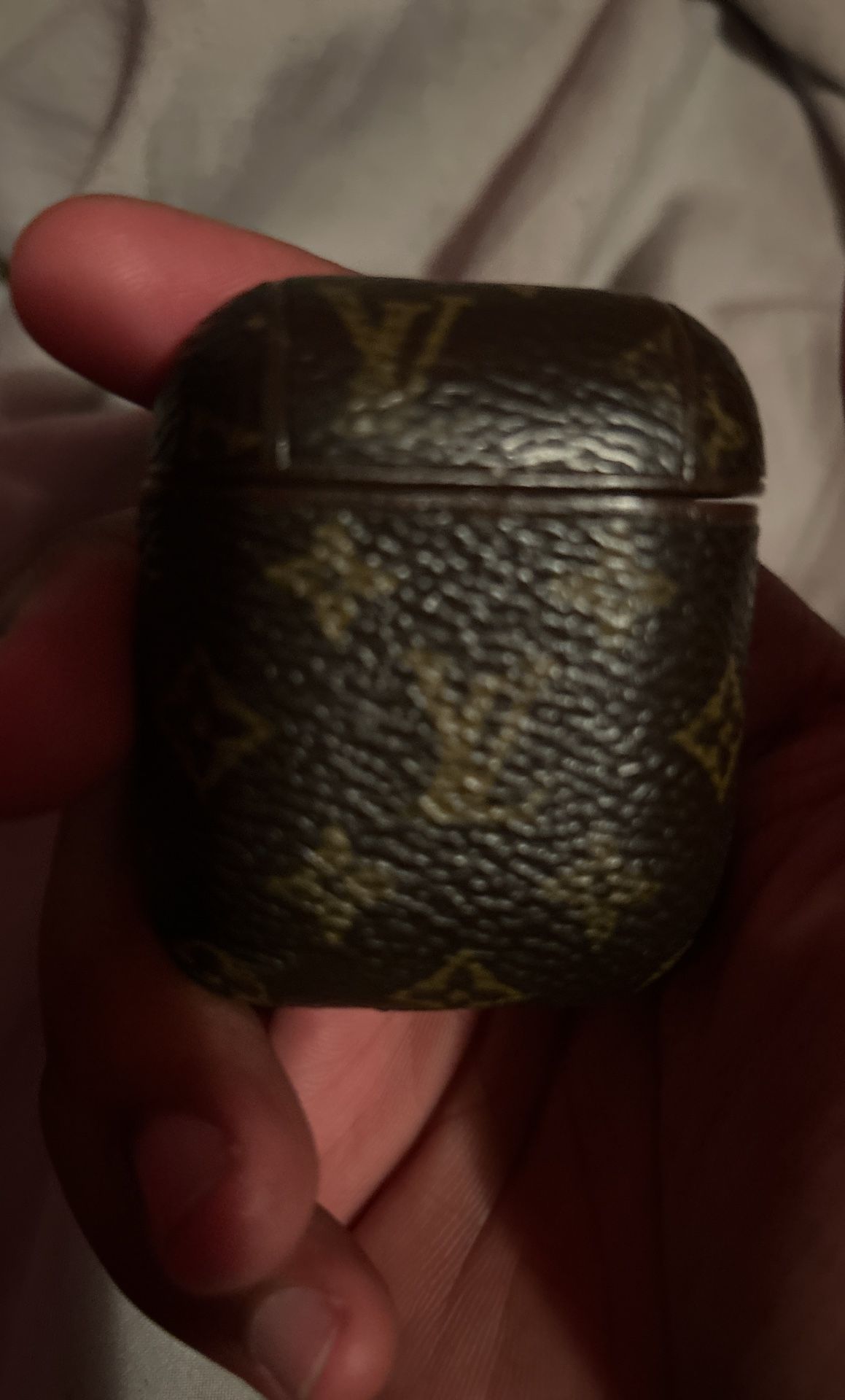 Airpod Case(dirty Condition)