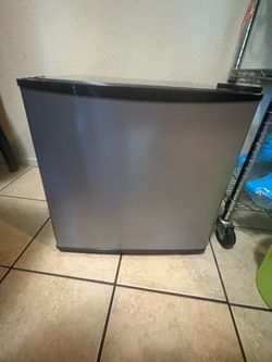 Mini fridge