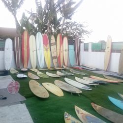 To MANY SURFBOARDS
