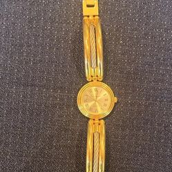 Winnie.  Good And Silver Tone Quartz Watch BRAND NEW BATTERY