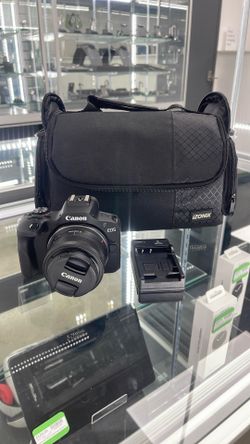 Canon EOS  R100 Camera with Bag