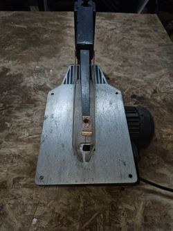 Scroll saw with variety blades