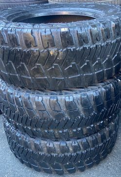 4 Llantas Usadas 35x12.50R20 3 Good Year Wrangler & 1 Ginell $220 las 4