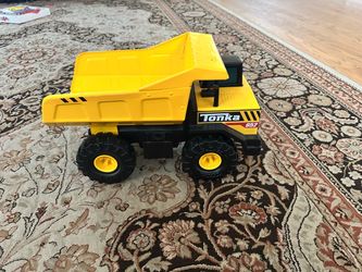 Tonka 952 Mighty Dump Truck,