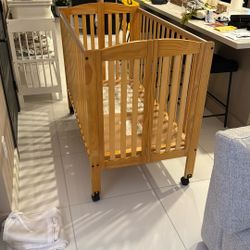 Dream On Me Wooden Baby Crib w/ Mattress 