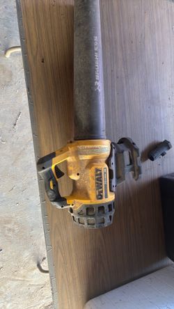 DeWalt 20V MAX XR Brushless Cordless Handheld Blower.