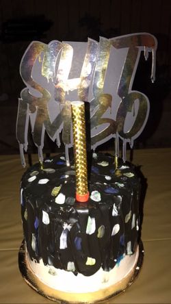 Cake topper