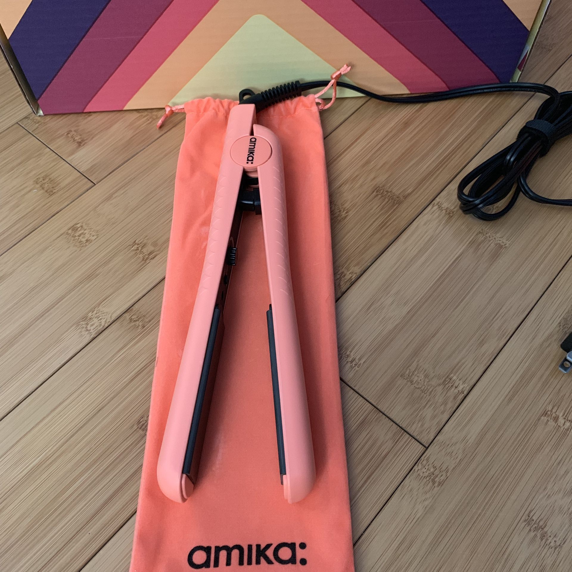 amika: hair straightener