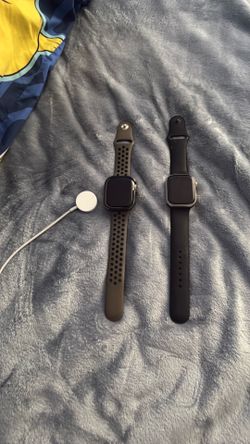 2 Apple watches - series 7