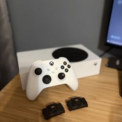 Xbox Series S & Battery Packs