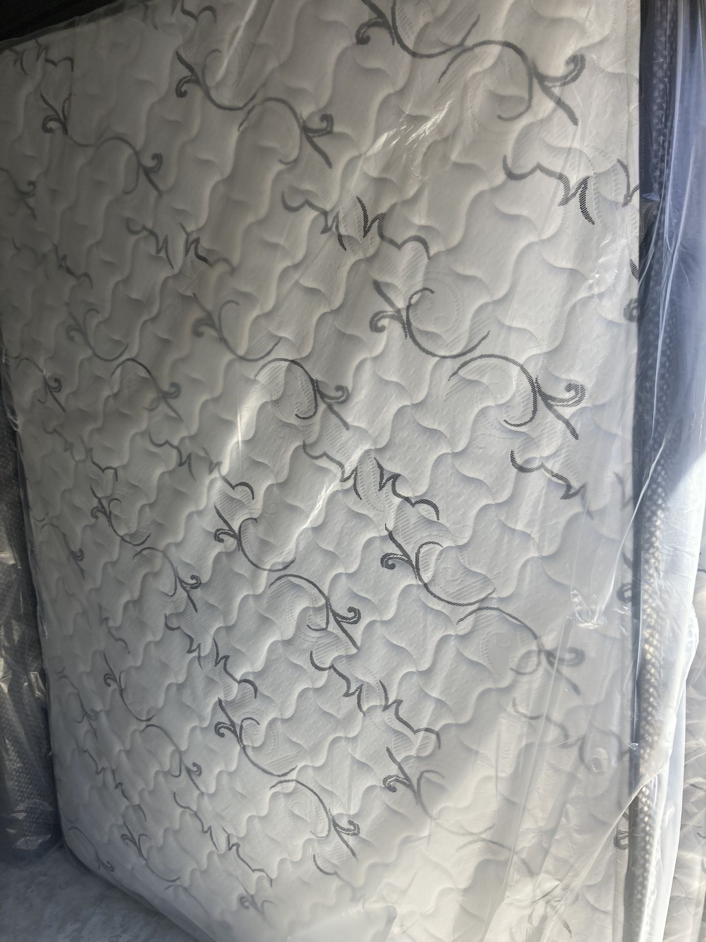 😴😴💤💤BIG PLUSH TOP MATTRESS STARTING AT $150 WITH FREE BOX SPRING BEST PRICE IN TOWN WHOLESALE PRICE💤💤😴