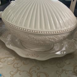 Elegante Sopera Con Su Platón  Y Cucharon 30