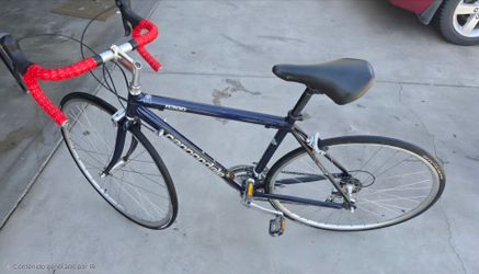 Cannondale R300 road bike