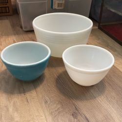 Vintage Lot Of 3 Pyrex 401 1/2qt And Mixing Bowl
