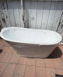 Acrylic bath tub
