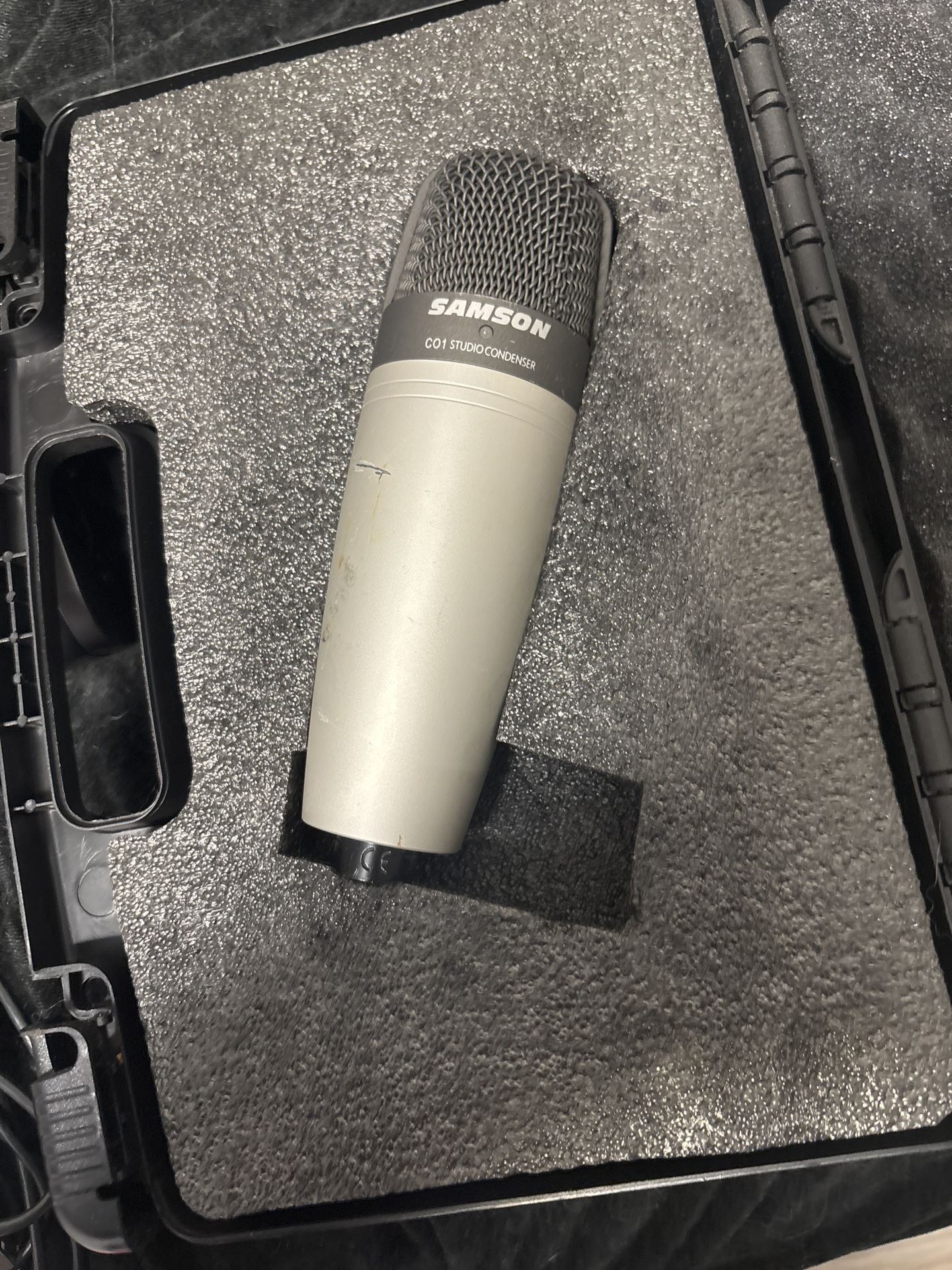C01 Studio Condenser Mic (with case)