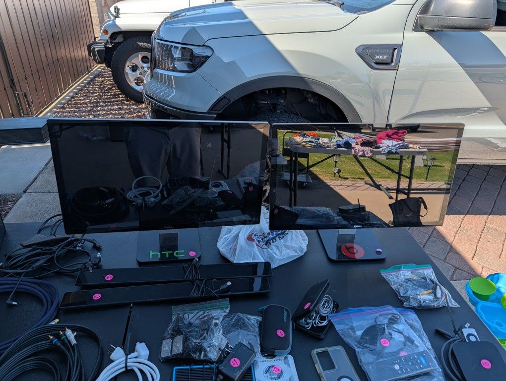 (2) 20" Dell Monitors 