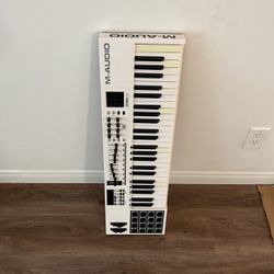 synthesizer keyboard