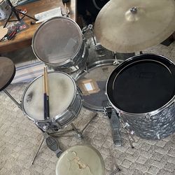 Vintage drum set